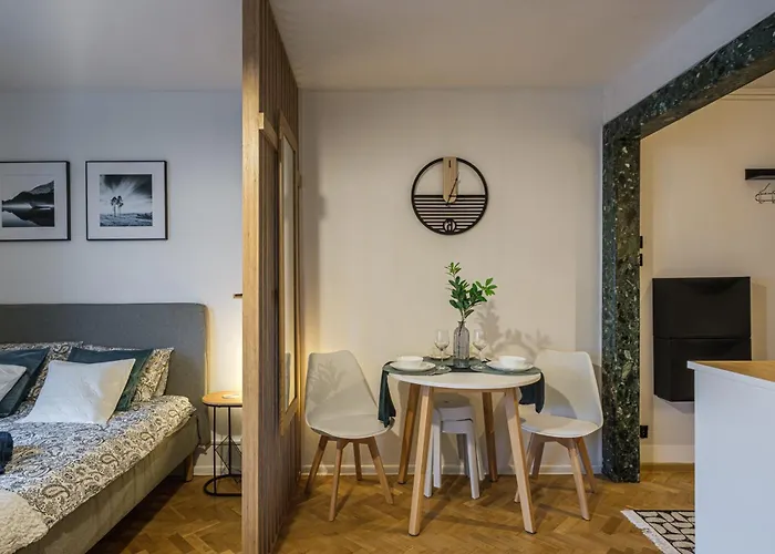 Lux شقة غدينيا